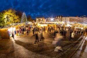 time-lapse of Exeter Cathedral Christmas market